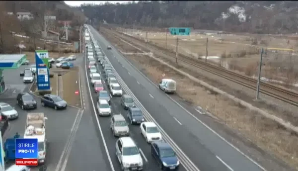 Blocați pe DN1, șoferii au făcut glume pe Waze: "Cumpăr loc de maşină cu 2 km mai în faţă.”