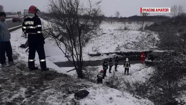 Un microbuz cu șapte pasageri a lovit un pod în Sibiu. Scenele filmate