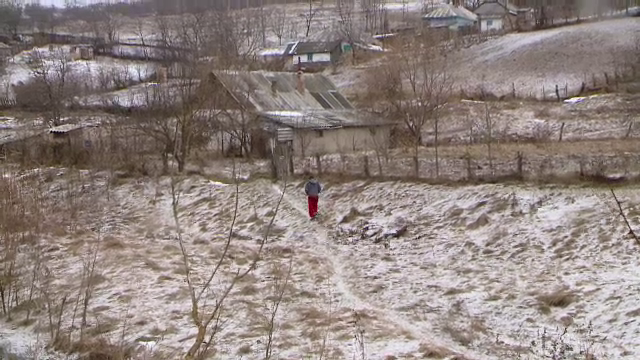 Un bărbat a făcut hipotermie în casă. A fost salvat în ultima clipă de un vecin