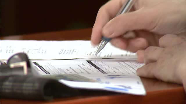 Proiect de lege pentru testarea anuală a funcționarilor. Ce ar putea primi la „lucrarea de control” și ce pățește cine o pică