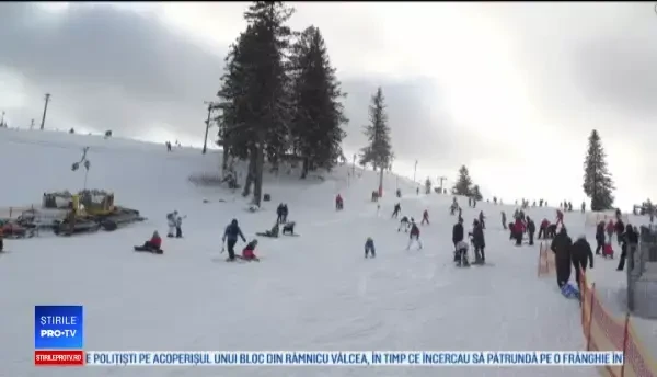 Pârtii aglomerate la Păltiniș. Cât costă o zi de distracție