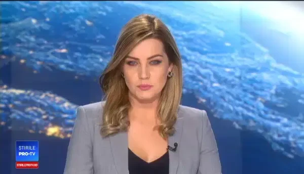 Tânăr filmat când îi fură unei bătrâne banii de medicamente, chiar în farmacie