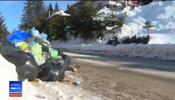Staţiunea unde mormanele de gunoaie sunt mai înalte decât muntele. Reacţia primăriei
