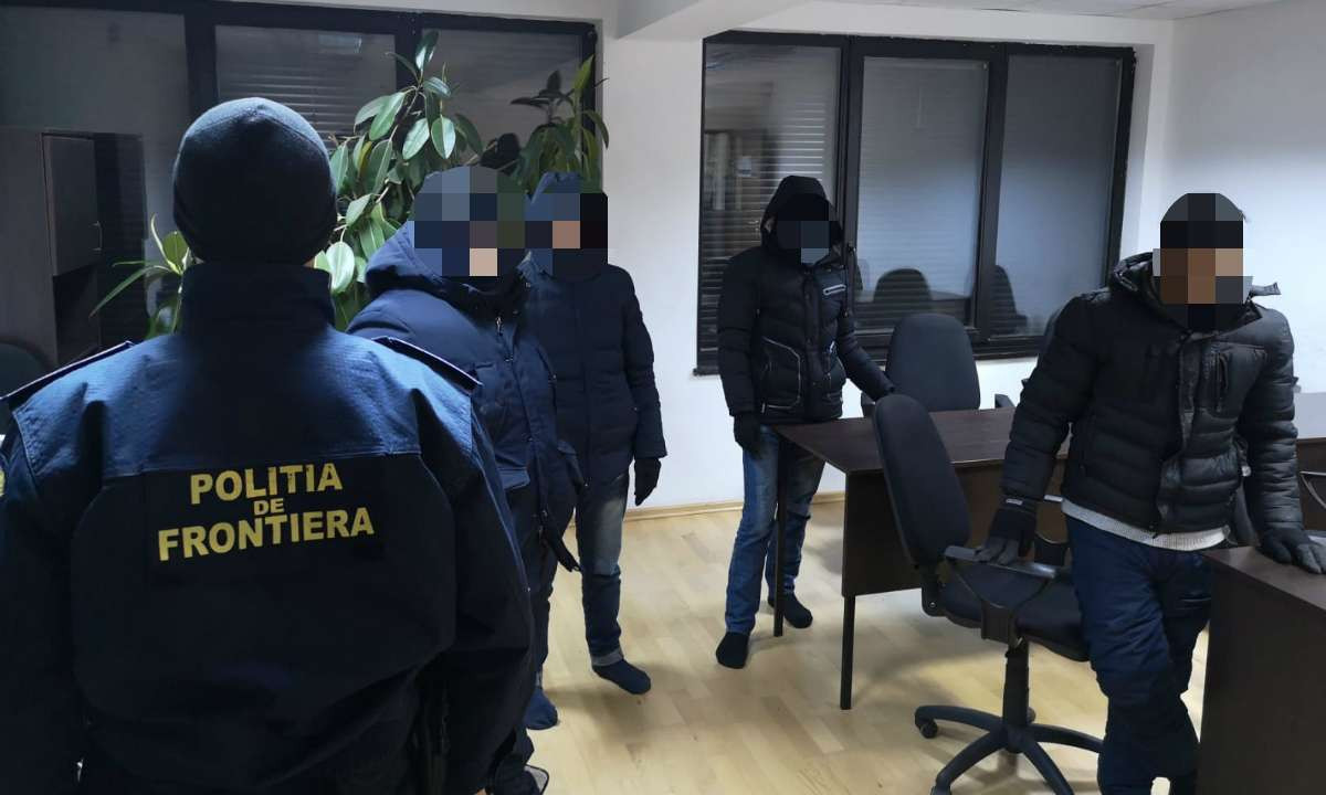 Migranţi din Bangladesh, în hipotermie, descoperiţi în Botoșani