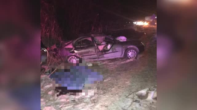 Doi tineri care plecau la muncă în Belgia au murit zdrobiți de un TIR, în Sibiu