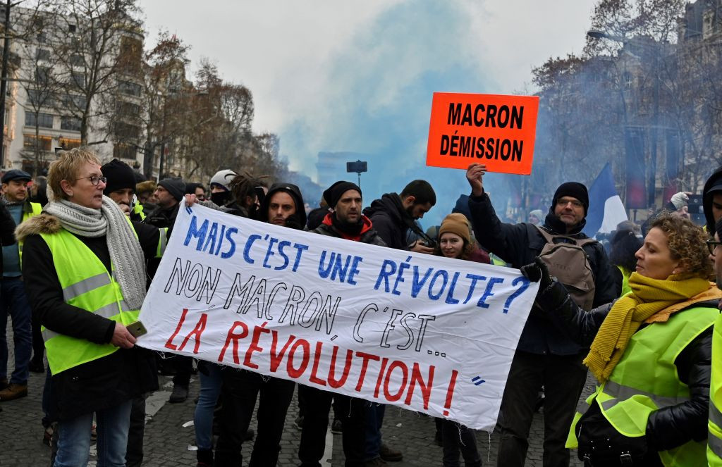 Noi proteste violente la Paris. ”Vestele galbene”, ciocniri cu forțele de ordine