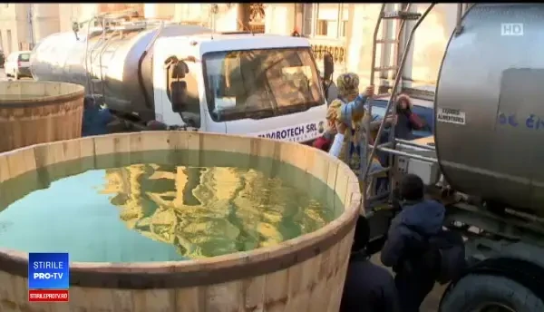 Tradiții de Bobotează. Credincioșii iau duminică agheasma mare