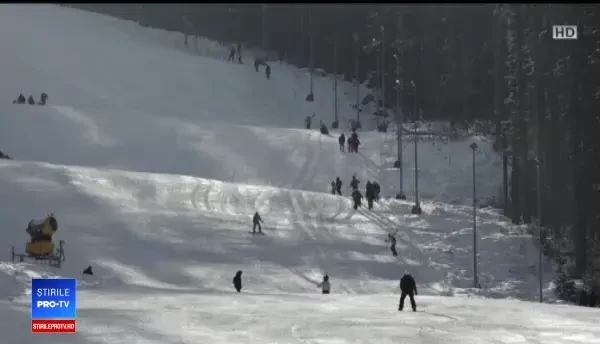 Cea mai mare pârtie din Moldova, deschisă cu scandal. Mii de turiști, nervoși pe telegondola stricată