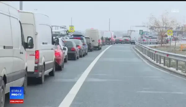 Coadă de 5 kilometri la Vama Nădlac. Românii nervoși: ”Venitul și plecatul ne termină”