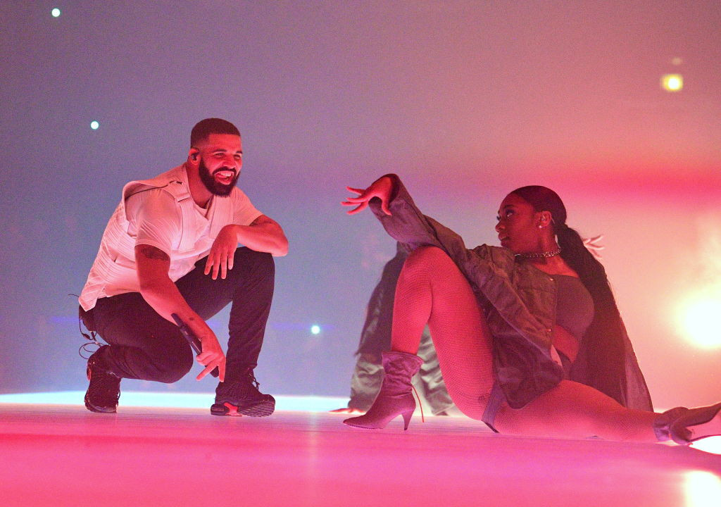 Drake, în centrul unui scandal sexual. VIDEO cu momentul în care rapperul pipăie o minoră