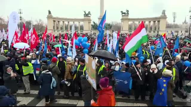 Apel la grevă generală în Ungaria, din cauza „Legii sclaviei”. 10.000 de oameni, din nou în stradă