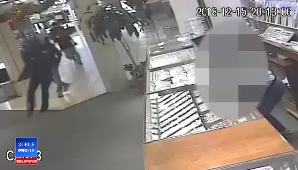 Jaf brutal comis la un magazin de bijuterii. Filmul atacului comis de 4 indivizi