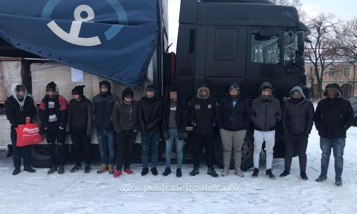 Grup de migranţi ascunşi într-un TIR de un şofer turc. Unde voia să îi ducă