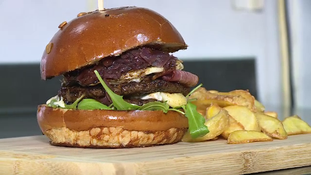 Burgerii, mâncarea preferată a românilor după sărbători: „N-am mai rezistat”