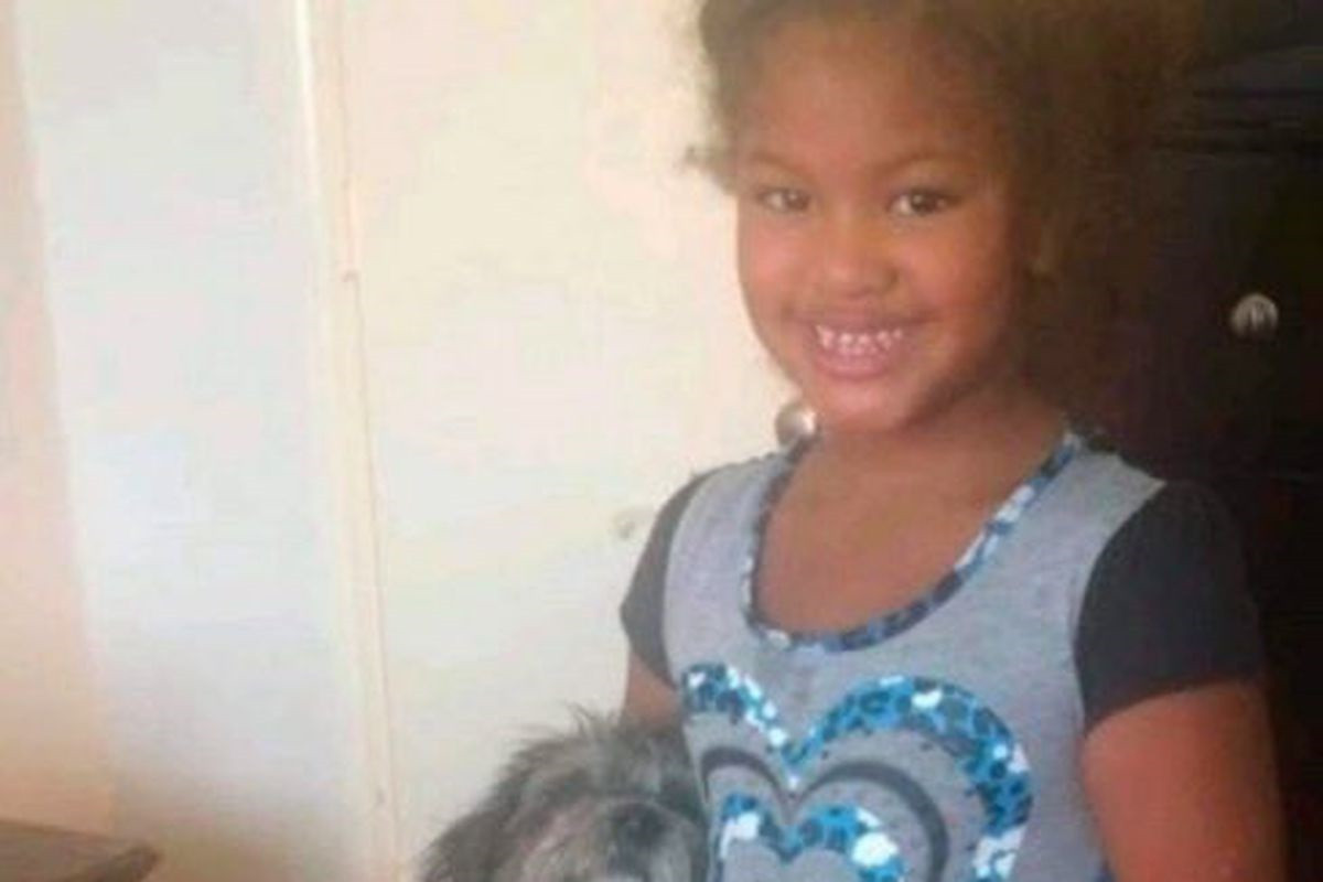 Fetiţă de 7 ani, împuşcată mortal după ce a fost confundată cu un gangster