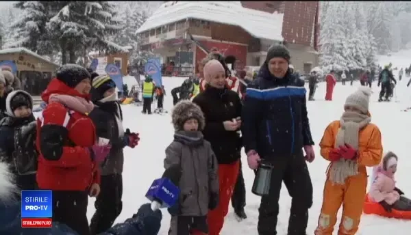 În loc de limuzine şi blănuri, turiştii moldoveni vin cu mâncare de acasă în sacoşe