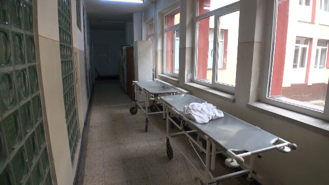 Dosar penal în cazul pacientului mort după ce a fost scăpat de pe targă