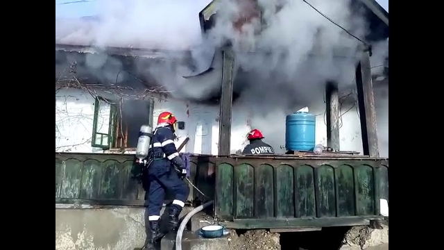 Gestul care i-a adus moartea unui bărbat din Argeș. Omul nu suporta fumul de la lemne