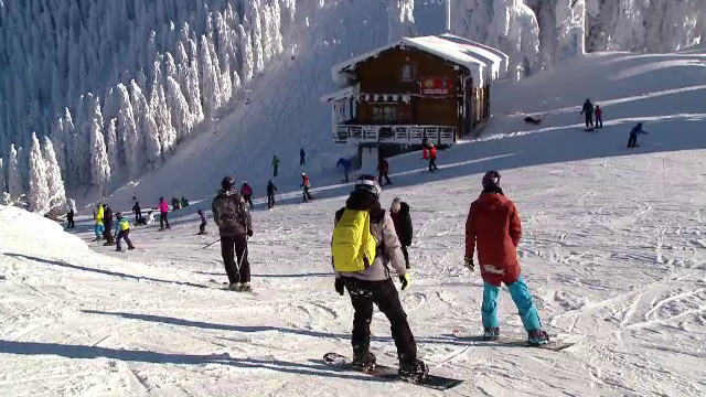 Tratament de lux pentru turiștii de pe Valea Prahovei care plătesc mii de euro