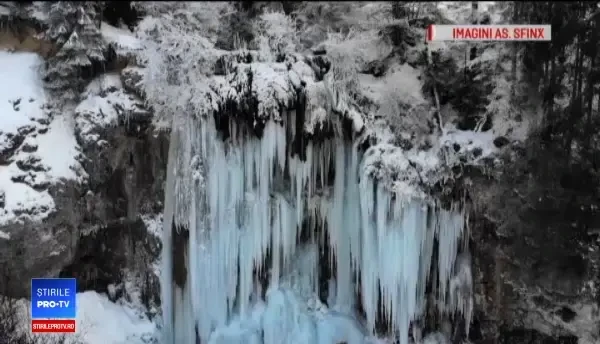 Cascadele din România, atracția inedită a iernii: "Vin turiști și din SUA"