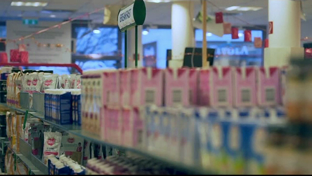 Primul lanţ de supermarketuri cu mâncare expirată. Produse mai ieftine cu 80%