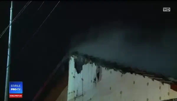 Incendiu de proporţii în Capitală. Patru case au ars