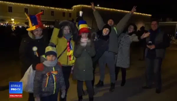 Câţi romani spun că sunt fericiţi? Principalul motiv de mulţumire este familia