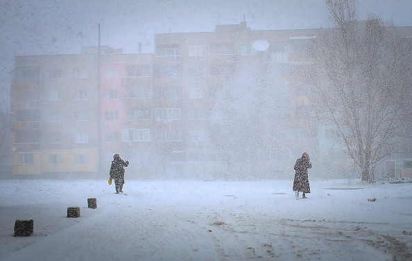 Atenţionare de călătorie: Coduri portocaliu şi galben de ploi și ninsori în Bulgaria