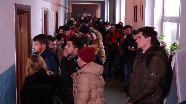 Aglomerație la Școala de Agenți de Poliție din Cluj. 2.400 lei, salariul unui debutant