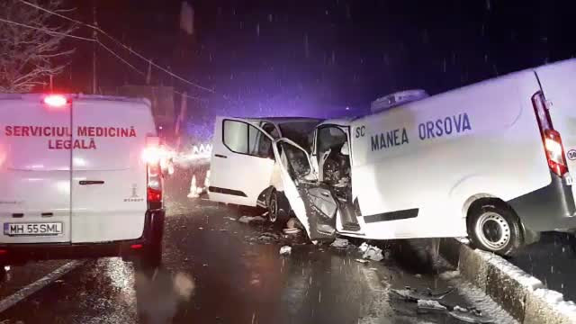 4 morţi în accidente în lanţ, în Mehedinţi. "Şoferul era foarte, foarte încarcerat"