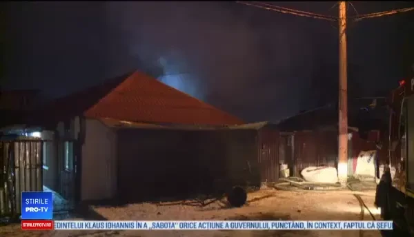 Incendiu puternic în Capitală. Speriați de flăcări, vecinii și-au scos buteliile din case