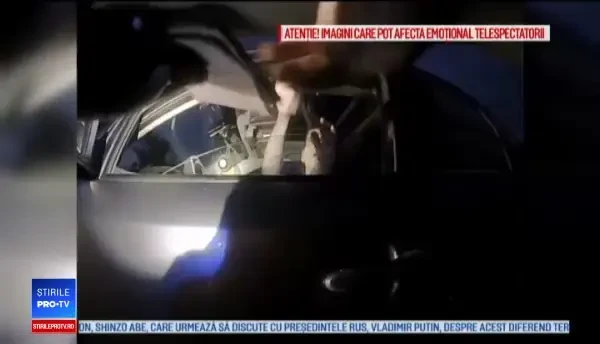 Lupta încrâncenată dintre o poliţistă şi un suspect căutat pentru crimă, filmată