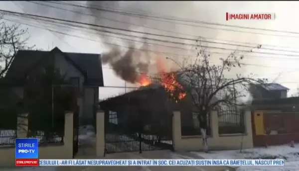 Incendiu uriaş într-o comună din Dâmboviţa. Două familii erau să ardă de vii