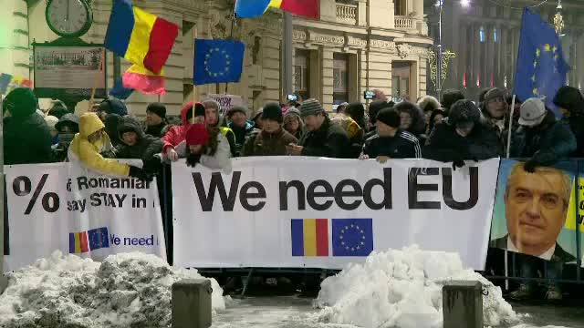 Protest în fața Ateneului, față de Guvern. ”România e în moarte clinică”