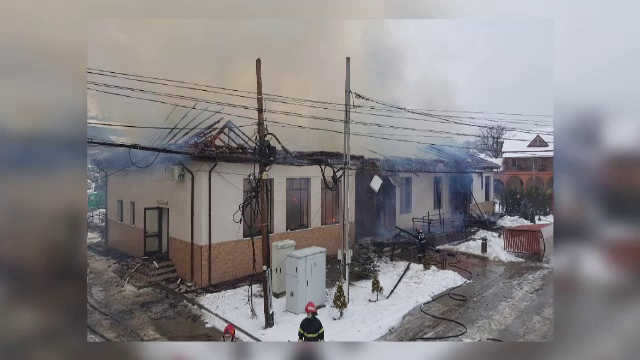 Primărie din Vrancea, cuprinsă de incendiu. Documentele și aparatura, distruse de foc