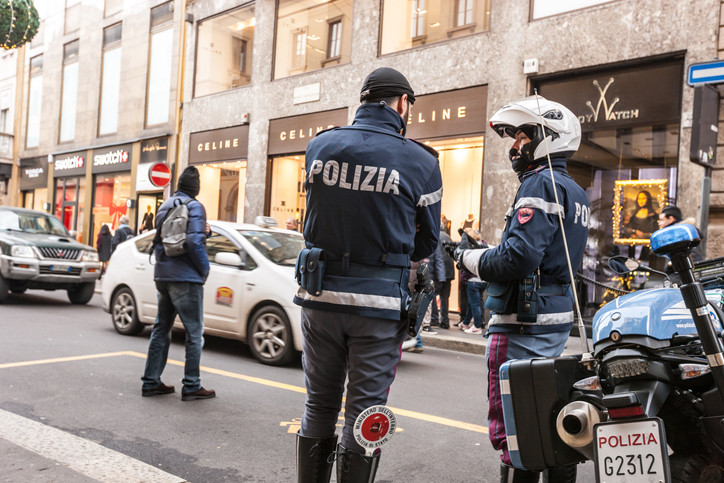 Româncă, victima unui asasinat mafiot în centrul Romei. Iubitul ei, împuşcat în cap