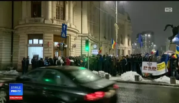 Protest în fața Ateneului, față de Guvern. ”România e în moarte clinică”