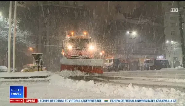 Strat gros de zăpadă în Capitală. Șoferii s-au plâns în trafic: ”Pentru ce plătim taxe”