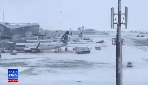 Întârzieri pe Aeroportul Henri Coandă din cauza zăpezii