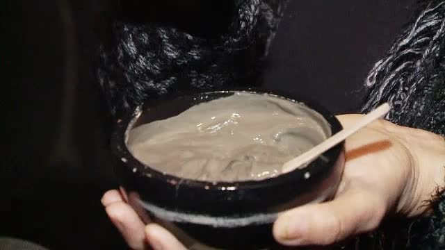 Staţiunea unde turiştii vin pentru "argila albastră". Efectele sunt uluitoare