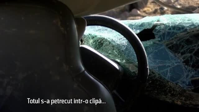 S-a răsturnat cu maşina în mijlocul deşertului şi a rămas încarcerat. Ce l-a salvat