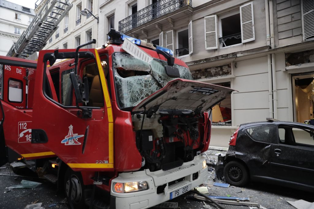 Bilanțul exploziei din Paris a crescut. Trupul unei femei, găsit printre dărâmături
