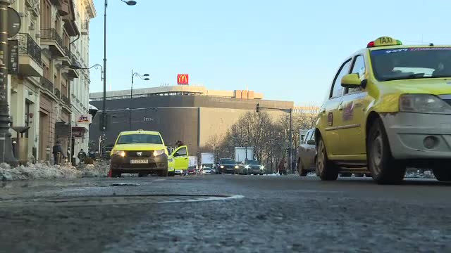 Autorităţile vor instala aparate cu bon pentru taxi în Centrul Vechi. Ce spune poliţia