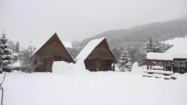 ”N-am auzit o mașină”. Sat ca în povești, unde puteți închiria toată pensiunea cu 800 lei