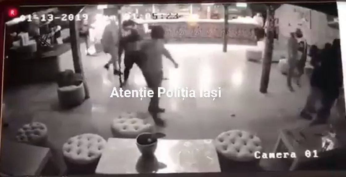 Noi imagini, surprinse înainte de crima din Mediaș. Ucigașul amenință, în club, cu cuțitul