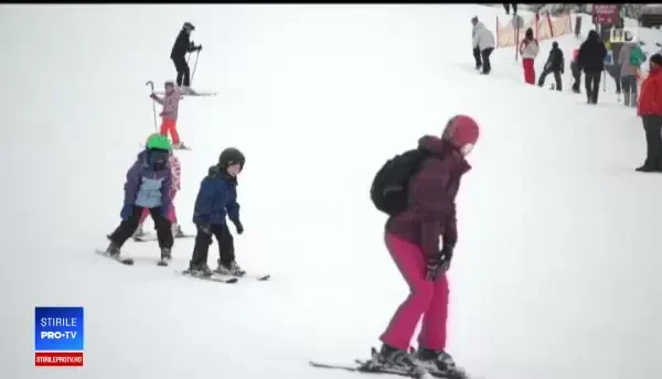 Se încheie vacanța de iarnă. Cum s-au bucurat cei mici de zăpadă