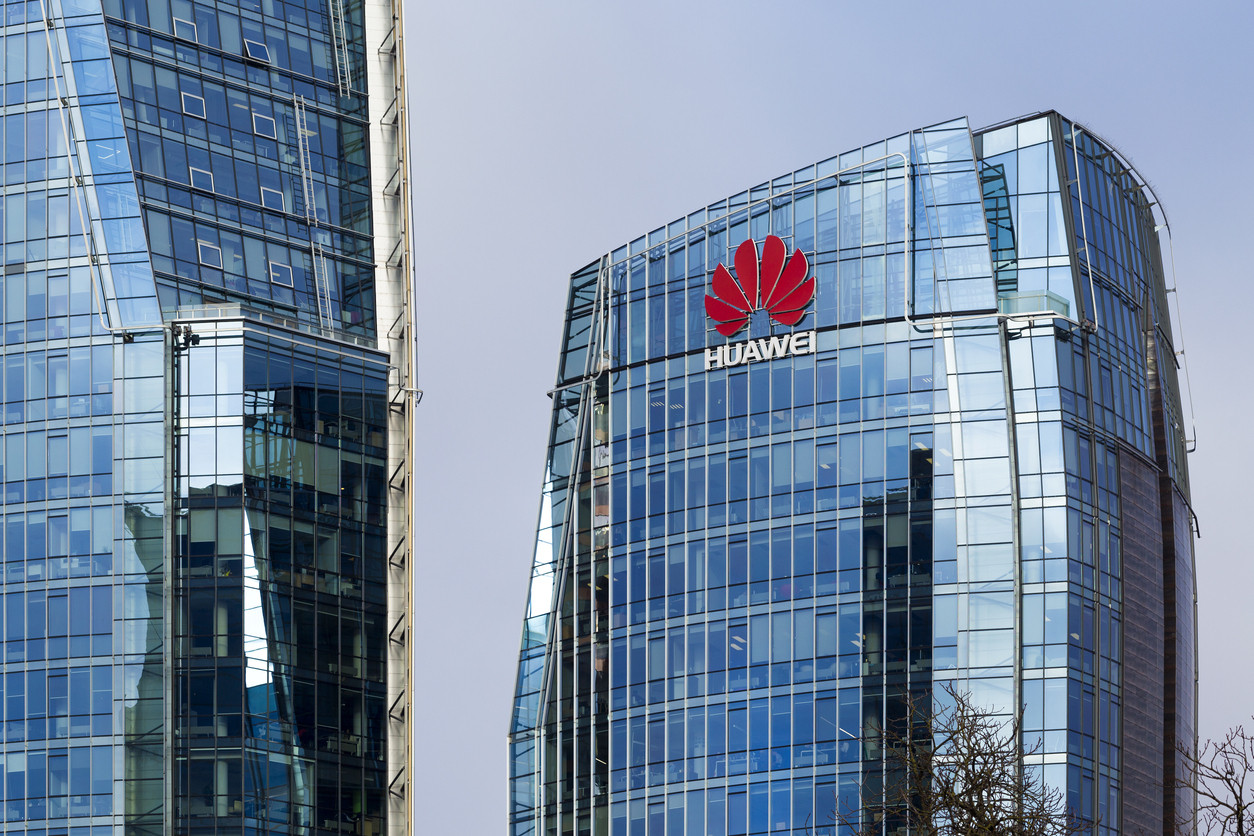 Țara europeană care vrea să interzică telefoanele Huawei în instituțiile publice