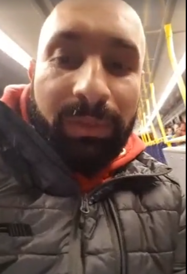 Strugurel Lingurar in autobuz