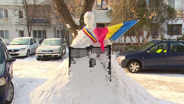 Tradiția pornită de un sculptor amator în gheață. Cum îl celebrează pe Eminescu