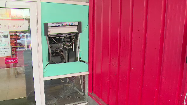 Hoții care au aruncat în aer un bancomat la Arad s-ar fi inspirat din filme